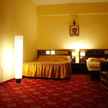 Hotel Magic Gt Trivale Piteşti Exterior foto