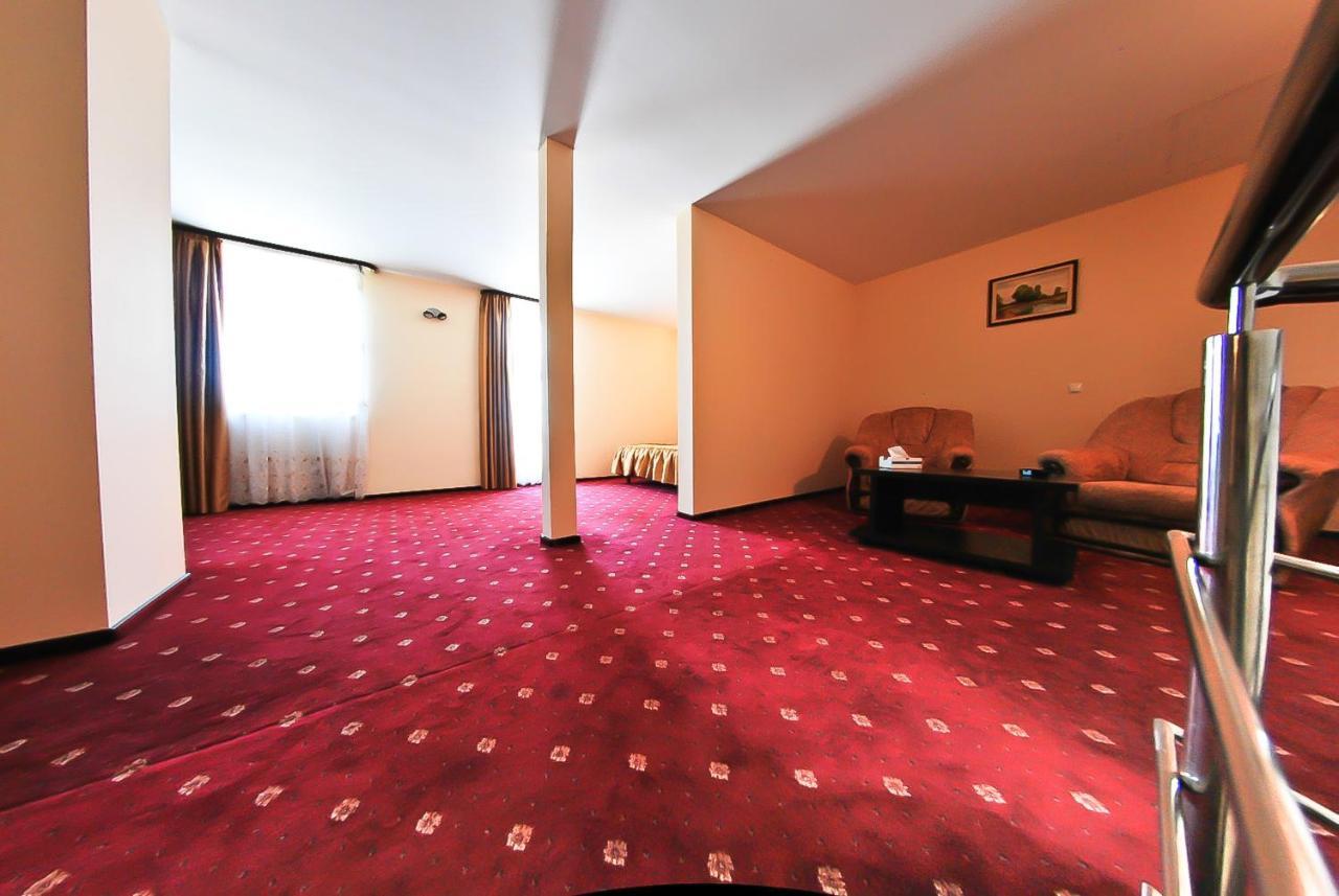 Hotel Magic Gt Trivale Piteşti Exterior foto