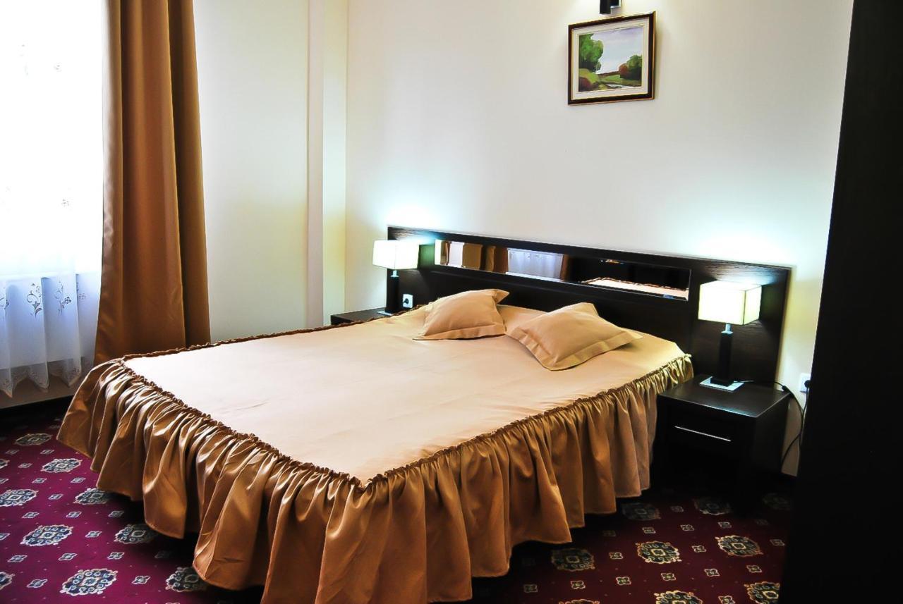 Hotel Magic Gt Trivale Piteşti Exterior foto
