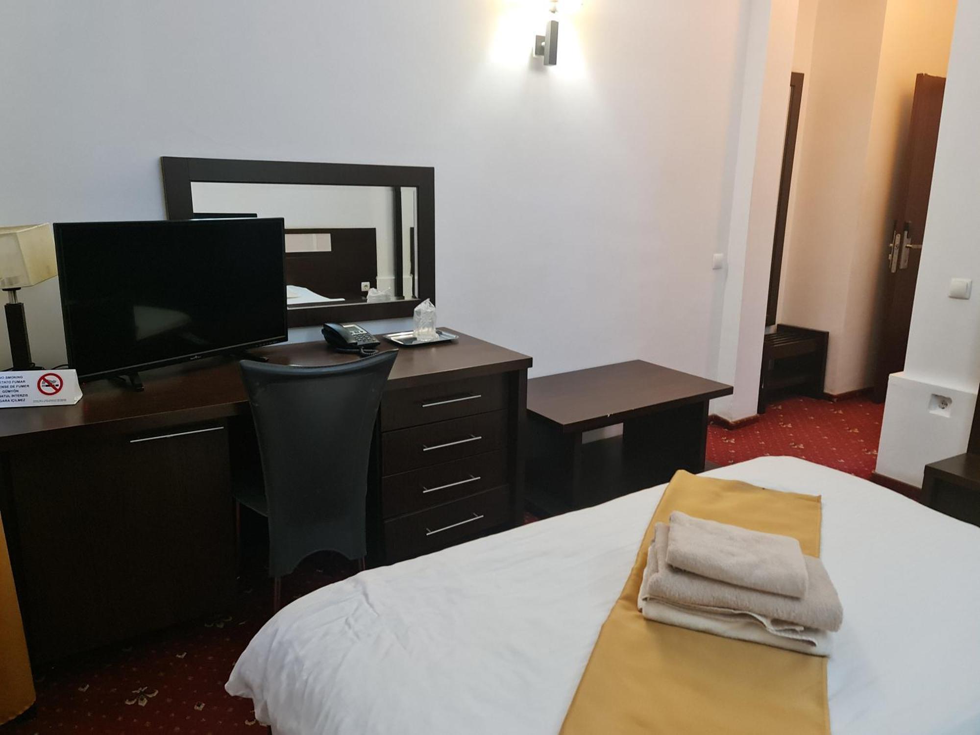 Hotel Magic Gt Trivale Piteşti Exterior foto
