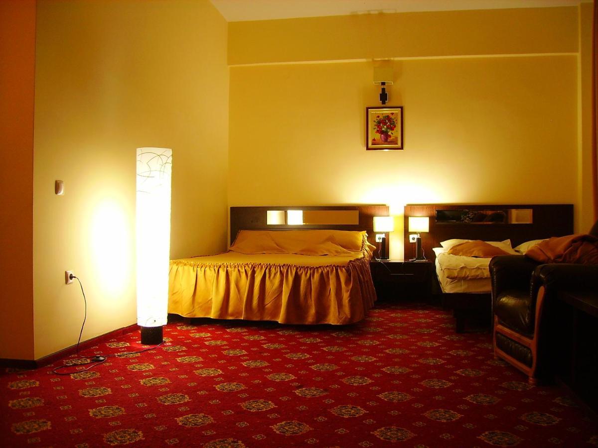 Hotel Magic Gt Trivale Piteşti Exterior foto
